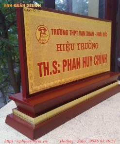 bảng chức danh Mica đế gỗ
