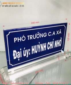 Biển chức danh mica giám đốc để bàn