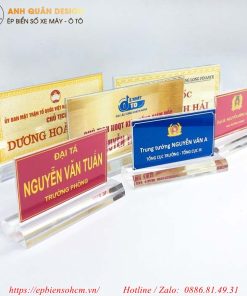 Biển chức danh mica giám đốc để bàn