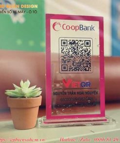 làm bảng Mica dán mã QR code