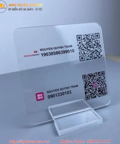 làm bảng Mica dán mã QR code